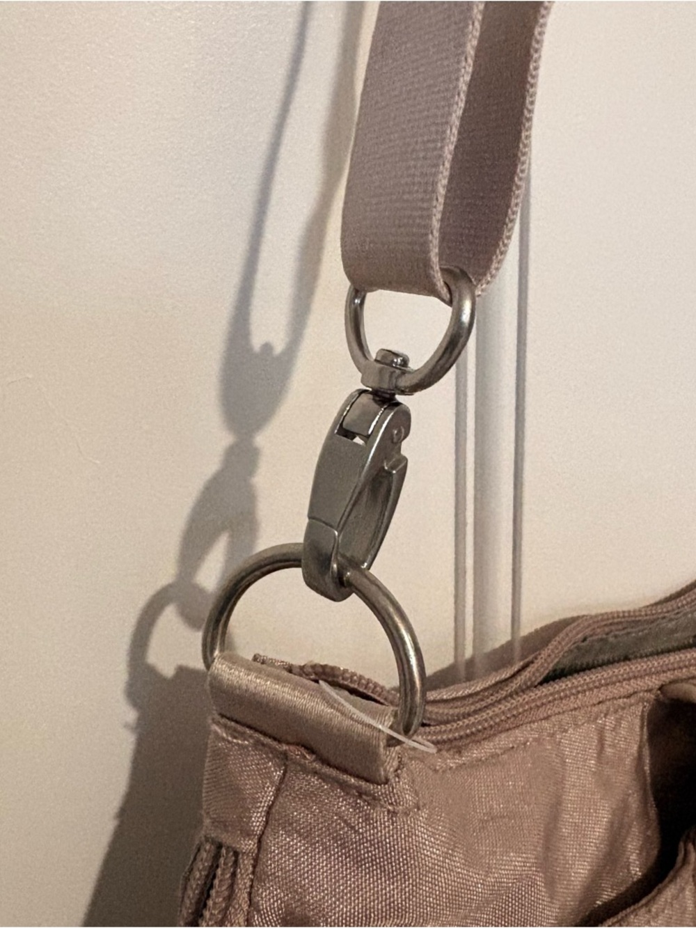 Baggallini Helsinki Crossbody Hobo Bag Dusty Pink purse detachable strap - Picture 4 of 11
